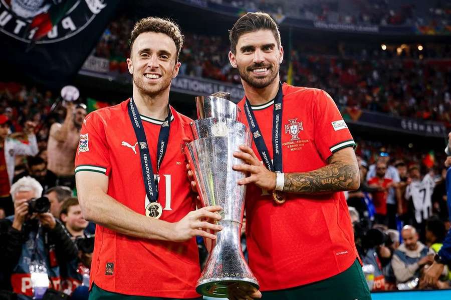 Rúben Neves e Diogo Jota com a Liga das Nações