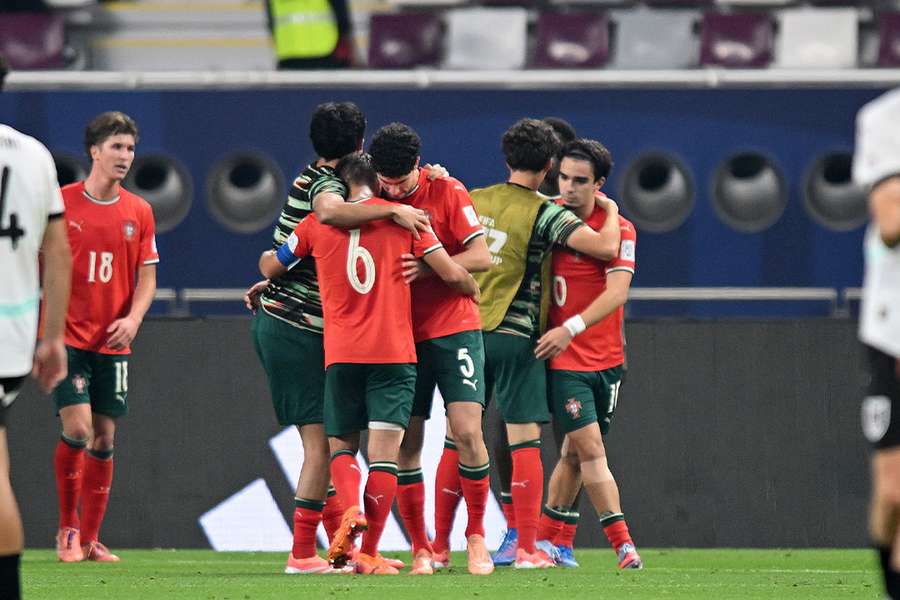 Os sub-17 de Portugal festejam Os sub-17 de Portugal festejam