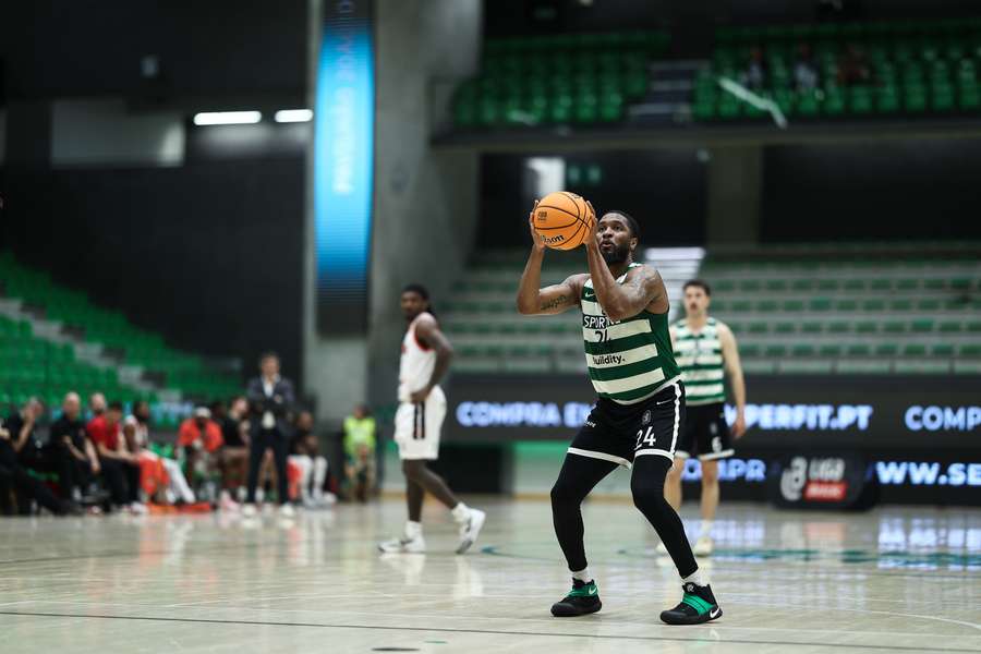 Sporting somou terceiro triunfo consecutivo no campeonato