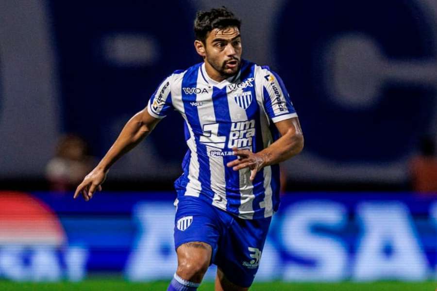 O Avaí venceu o CRB e se aproximou do G4