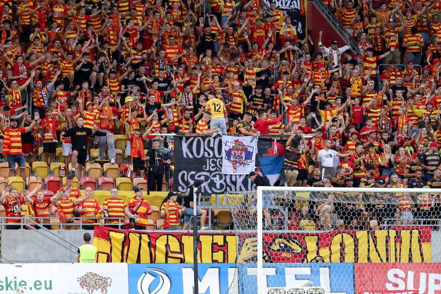 UEFA ukarała Lecha i Jagiellonię za zachowanie kibiców na arenie międzynarodowej UEFA ukarała Lecha i Jagiellonię za zachowanie kibiców na arenie międzynarodowej