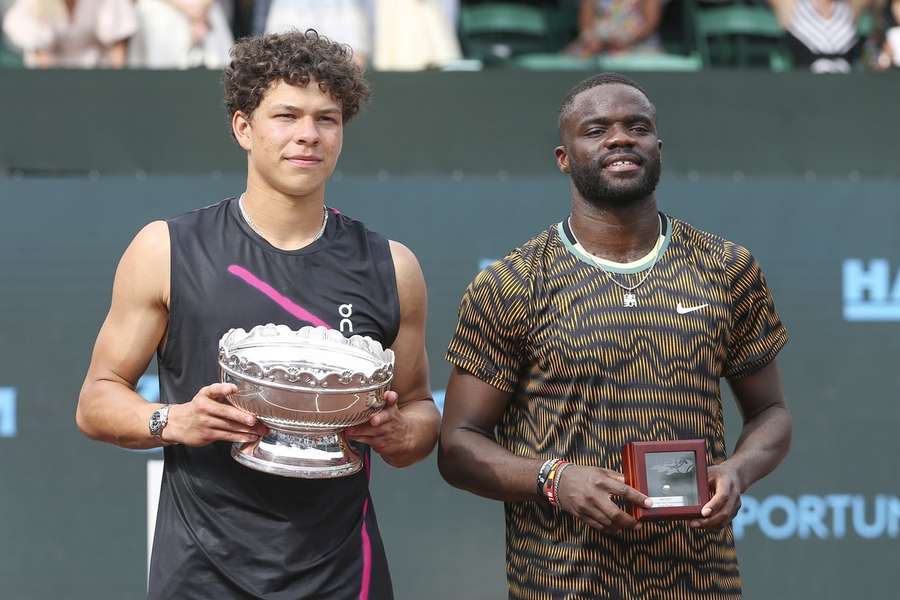 Šampion Ben Shelton a poražený finalista Frances Tiafoe (© Profimedia)