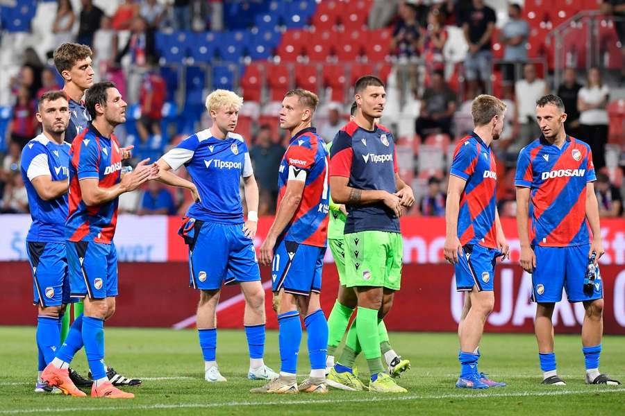 Hráči Viktorie Plzeň po utkání s Rangers.