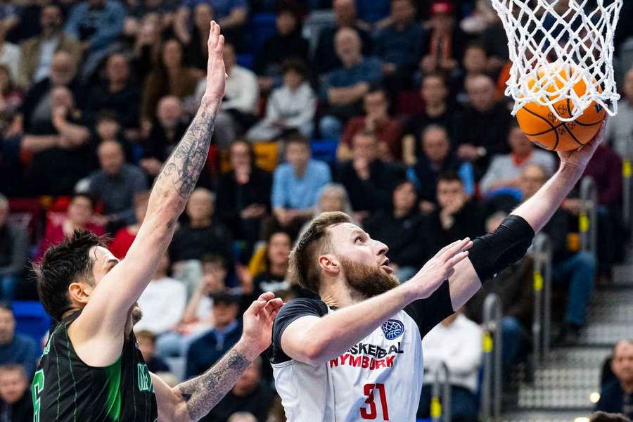 Martin Kříž v zápase Ligy mistrů proti Nanterre.
