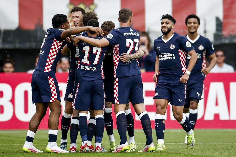 Le PSV célébrant le premier but.