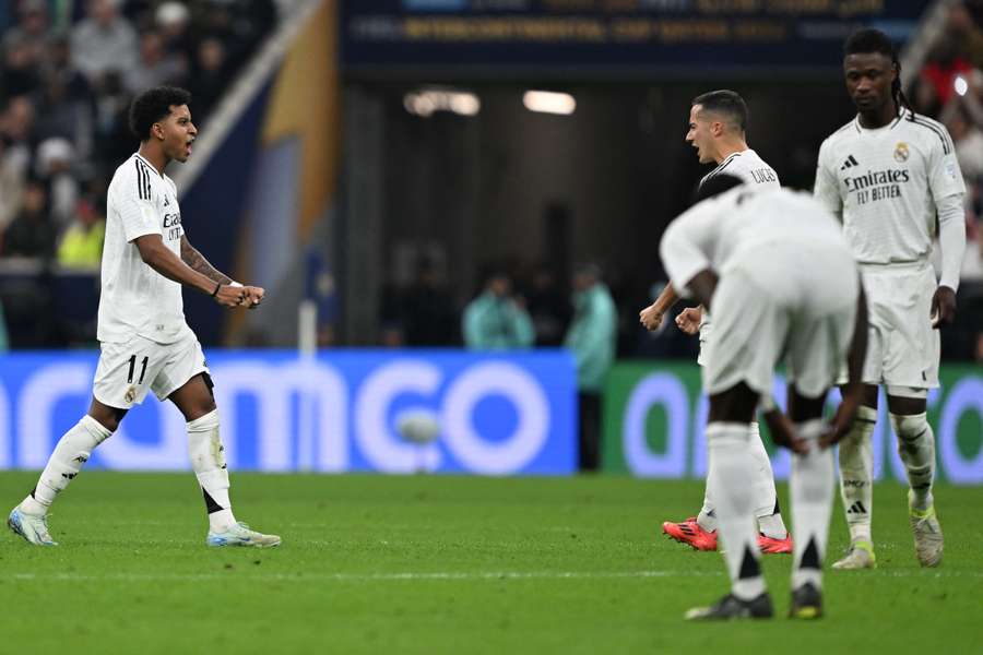 Rodrygo e Lucas Vázquez festejam o golo do primeiro