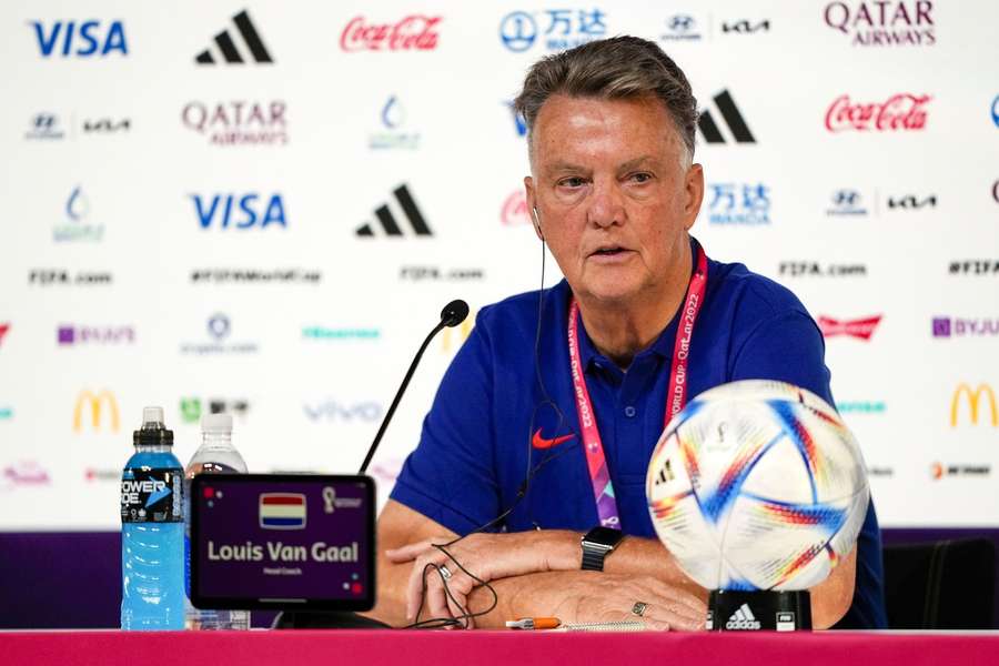 Van Gaal op de persconferentie, daags voor het duel met Qatar