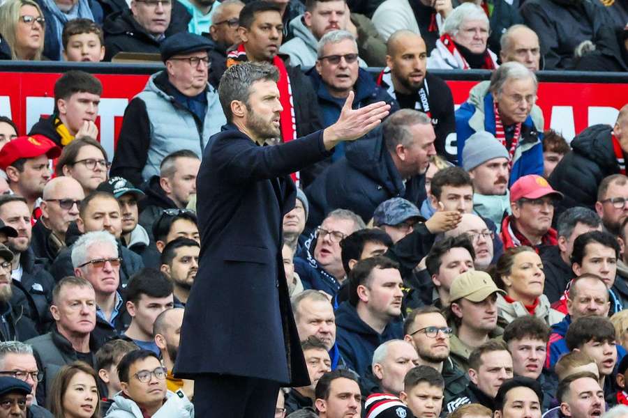 Carrick watches on as Man Utd beat Man City