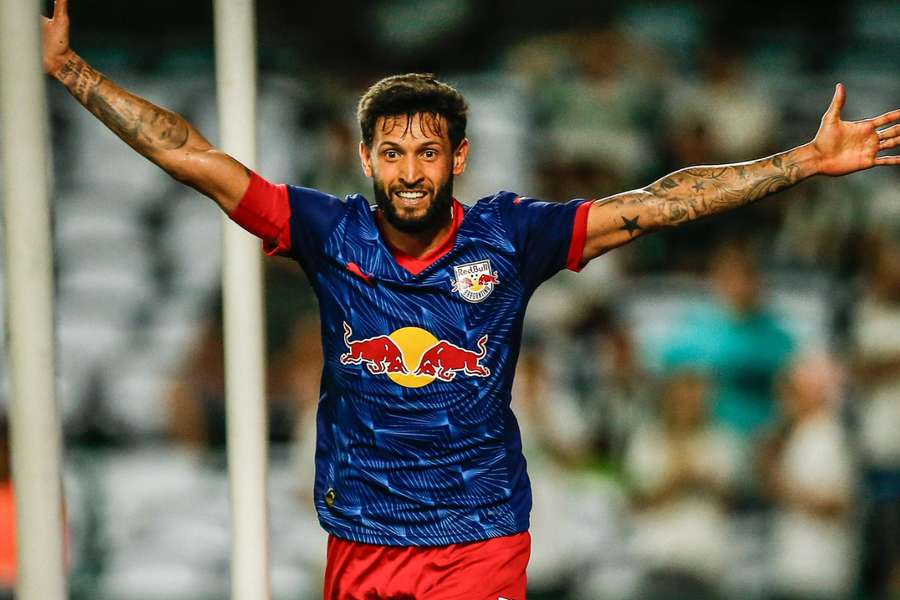 Juninho Capixaba garantiu a vitória do Bragantino Juninho Capixaba garantiu a vitória do Bragantino