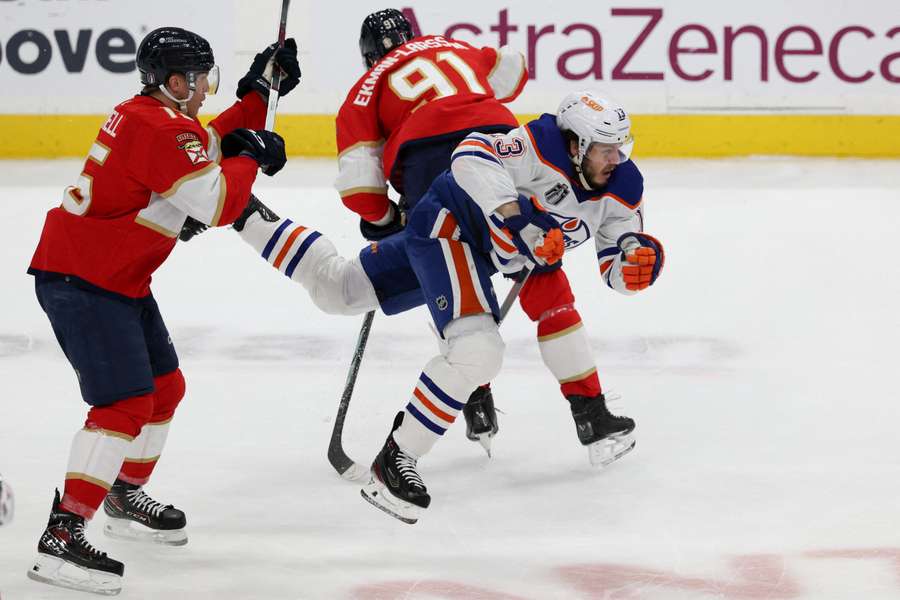 Bei der Niederlage verloren die Edmonton Oilers auch mal den Halt unter den Kufen.