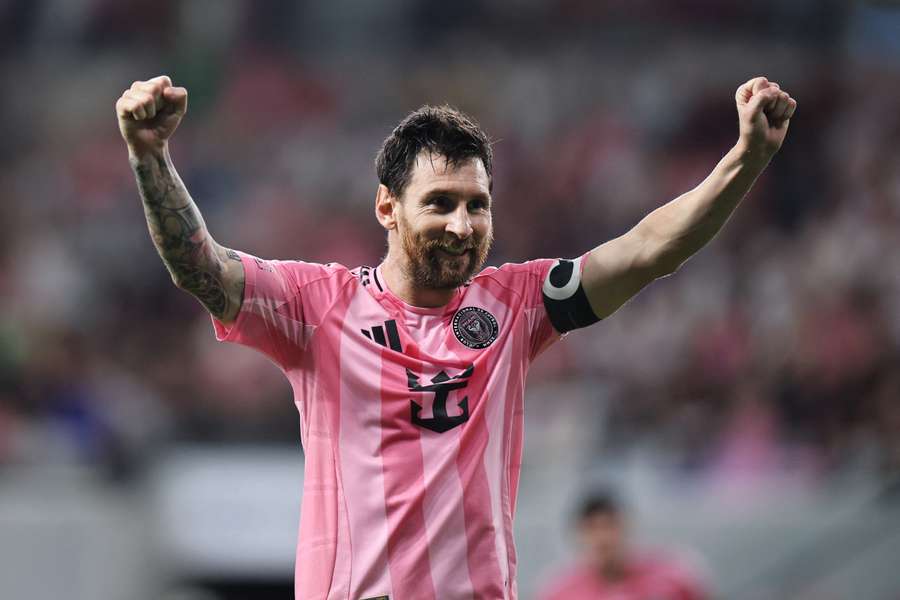 Messi potešil fanúšikov prvotriednou šou. Messi potešil fanúšikov prvotriednou šou.
