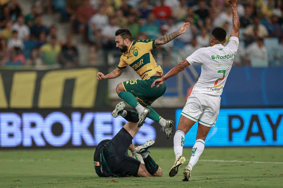 Cuiabá teve o controle do jogo no segundo tempo