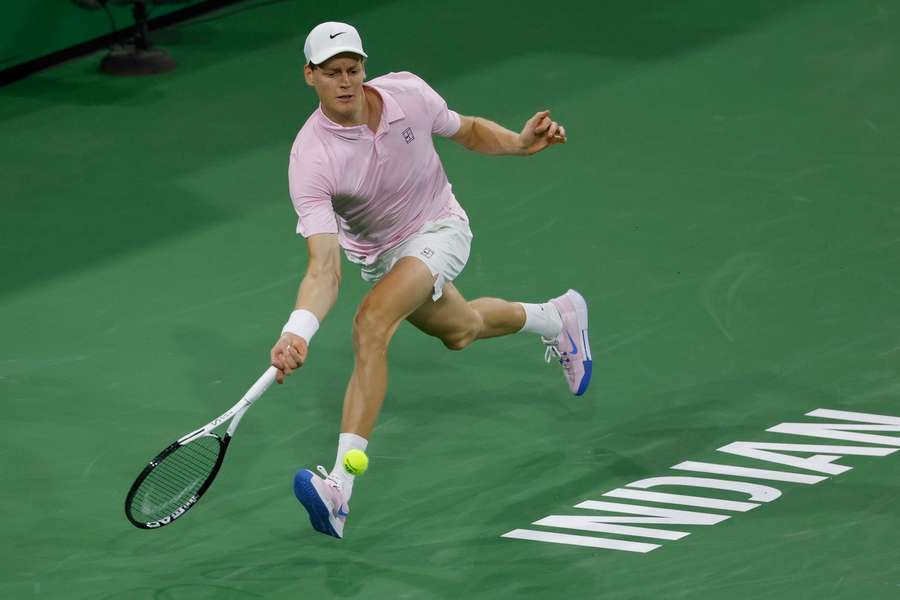 Jannik Sinner v zápase s Joaem Fonsecou.