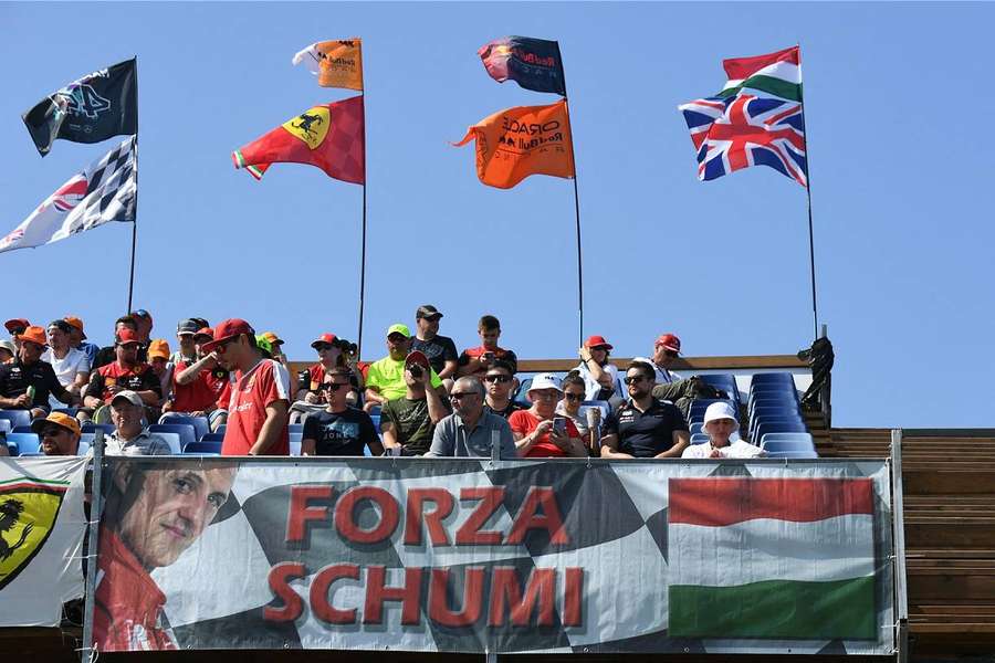 Une banderole de soutien à Schumacher lors du Grand Prix de Hongrie 2023.