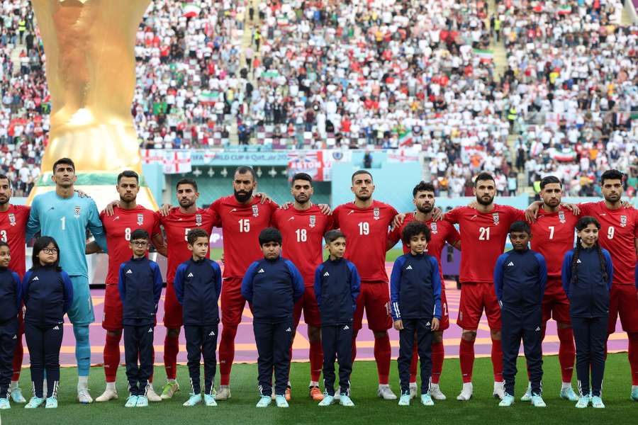 Jogadores do Irão não cantaram o hino nacional em protesto