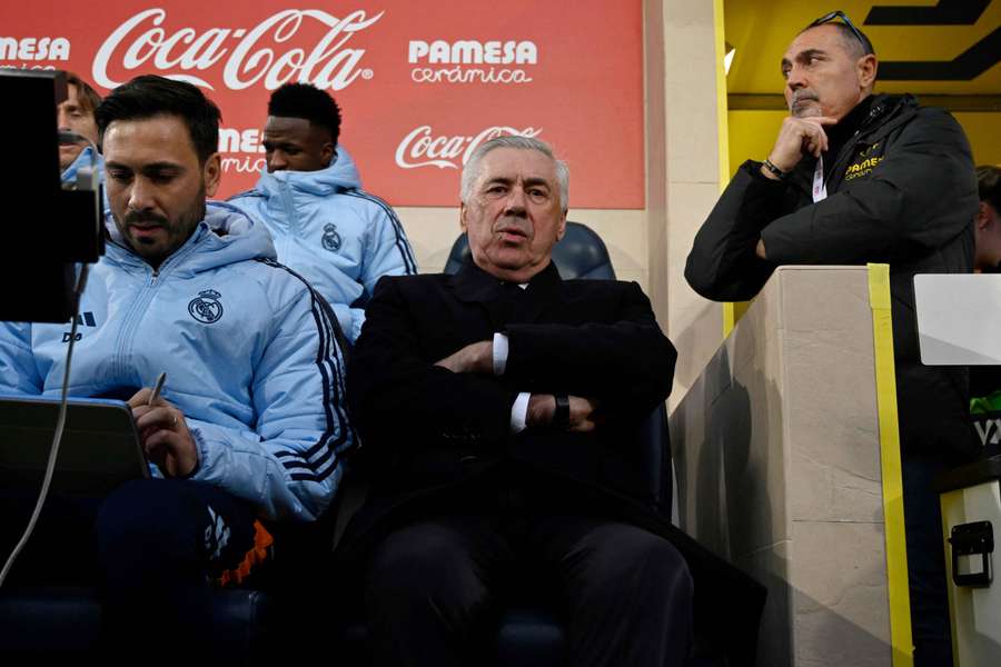 Real Madrid coach Carlo Ancelotti on the bench before the match at Villarreal