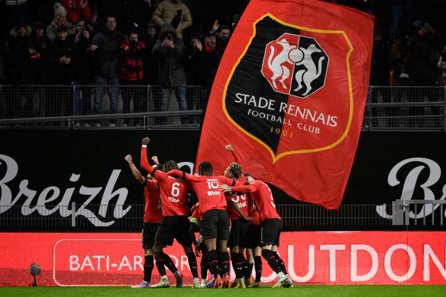 Rennes surpreende PSG (1-0) e bate recorde de vitórias em casa