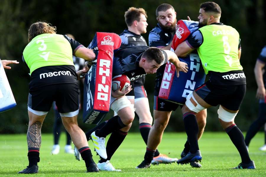 Wales players training ahead of their clash with New Zealand