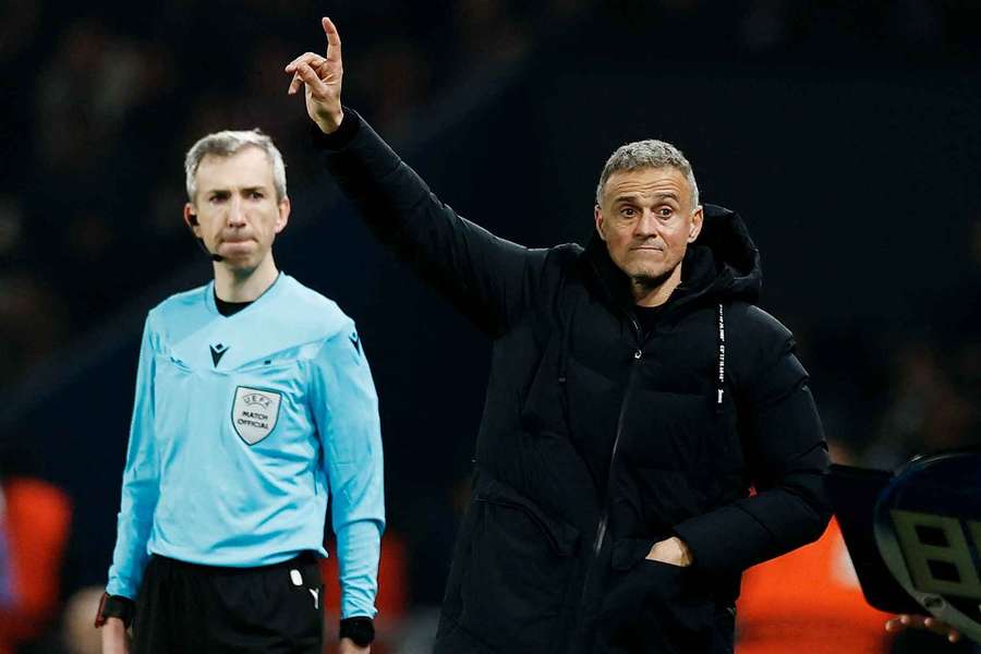 L’entraîneur du PSG Luis Enrique met un terme aux espoirs de Manchester United