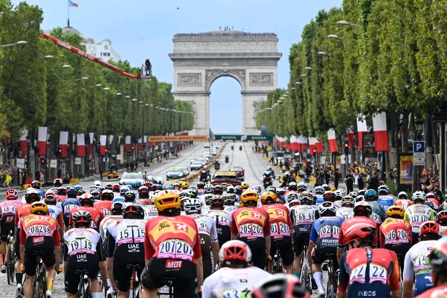 Wie üblich endet die Schlussetappe mit der endgültigen Ankunft auf den Champs-Élysées.