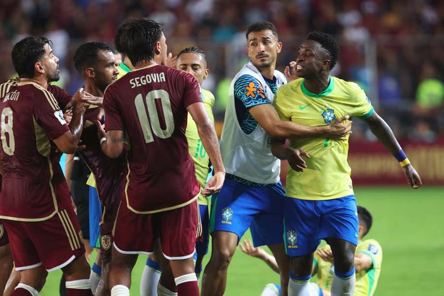 Vinicius Junior chegou a se desentender com jogadores da seleção venezuelana