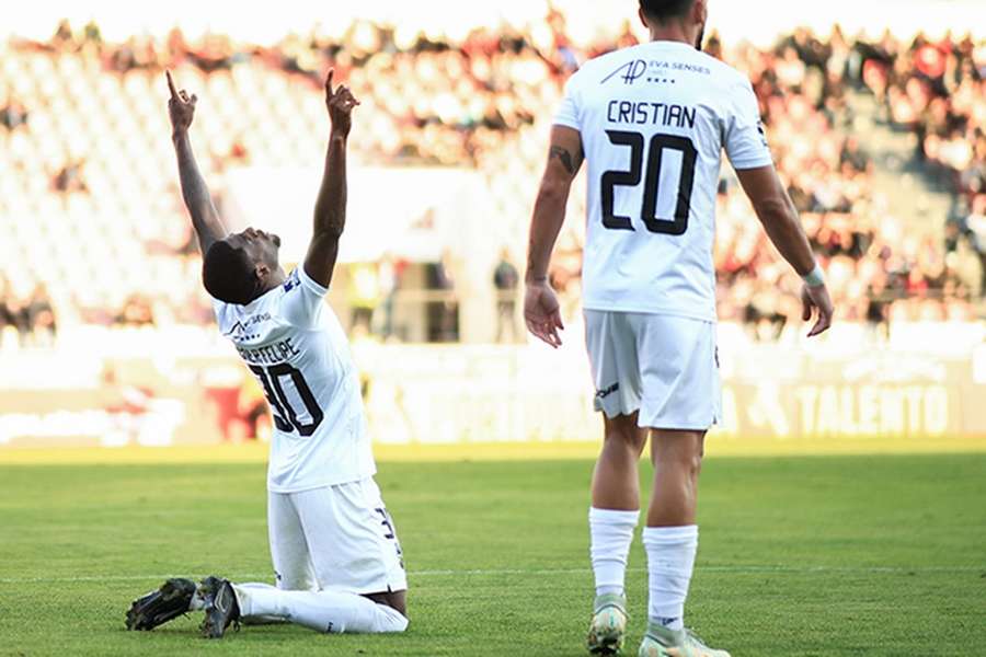 Abner festeja o golo inaugural, apontado aos 50 minutos