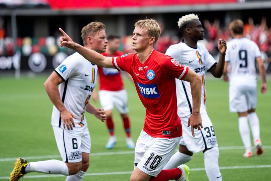 Silkeborgs Søren Tengstedt har scoret til 1-0 på straffespark under superligakampen mellem Silkeborg IF og FC Nordsjælland