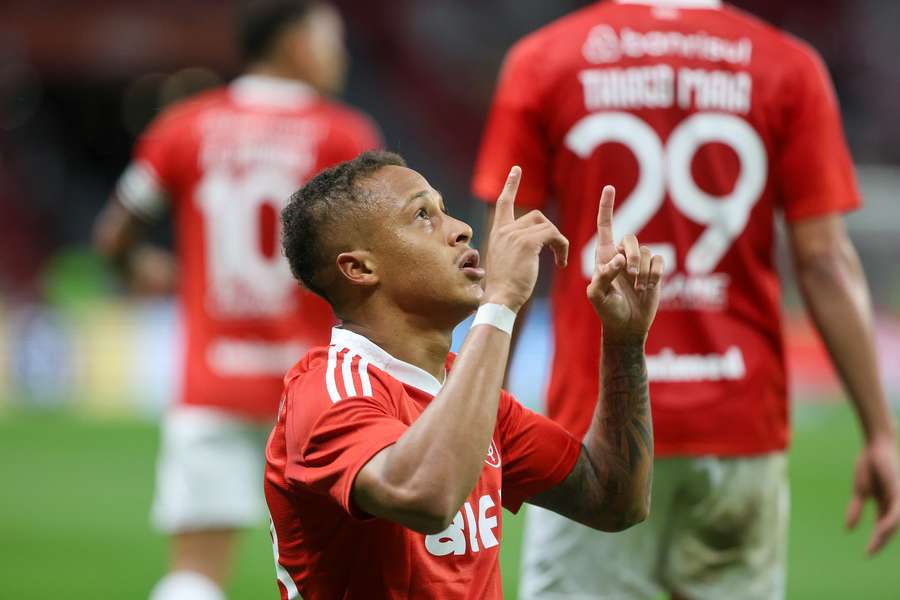 O Inter empatou com o Santos e segue ameaçado