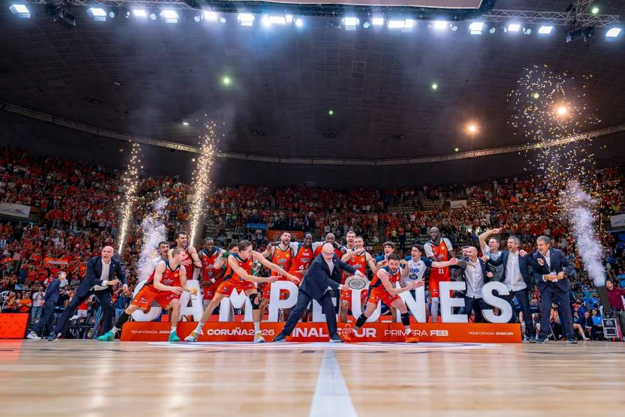 El Leyma Coruña celebra su ascenso a ACB El Leyma Coruña celebra su ascenso a ACB