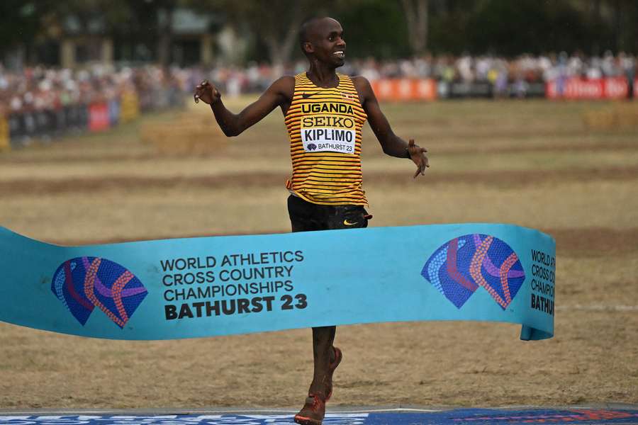 Jacob Kiplimo cortou a meta em Bathurst