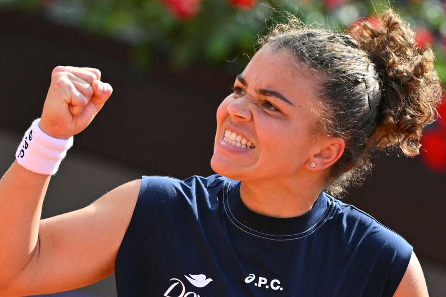 La italiana Jasmine Paolini reacciona durante el partido de semifinales del cuadro individual femenino contra la estadounidense Peyton Stearns.