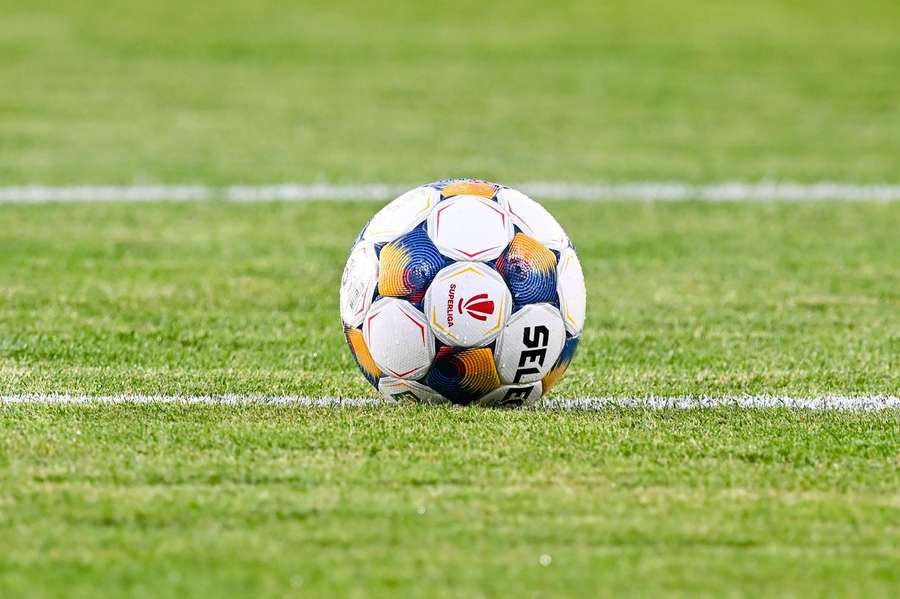 A început Superliga