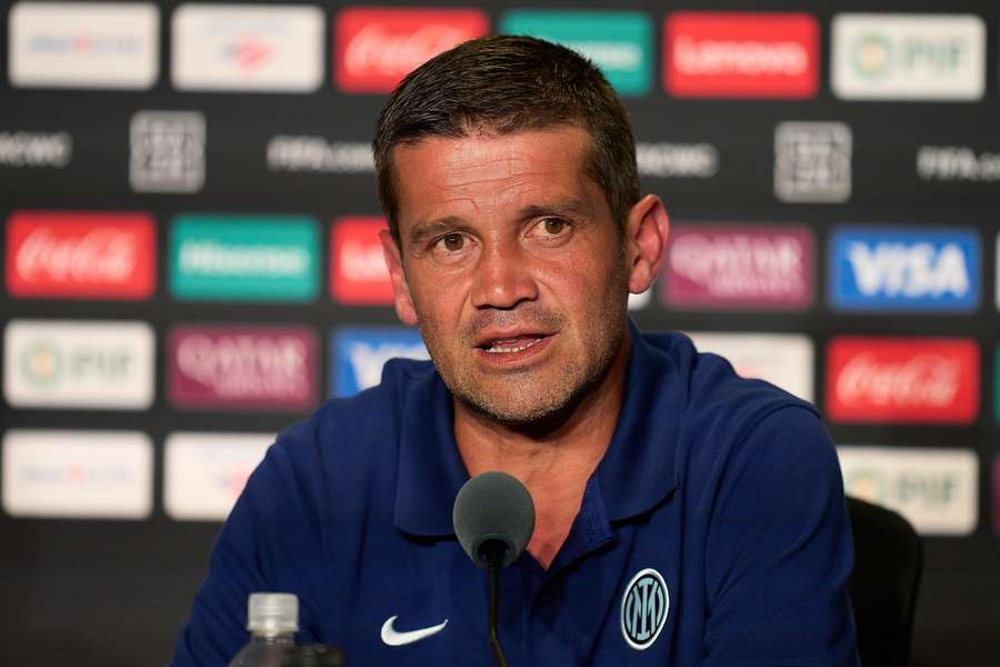 Chivu si ako tréner Interu odkrúti premiéru.