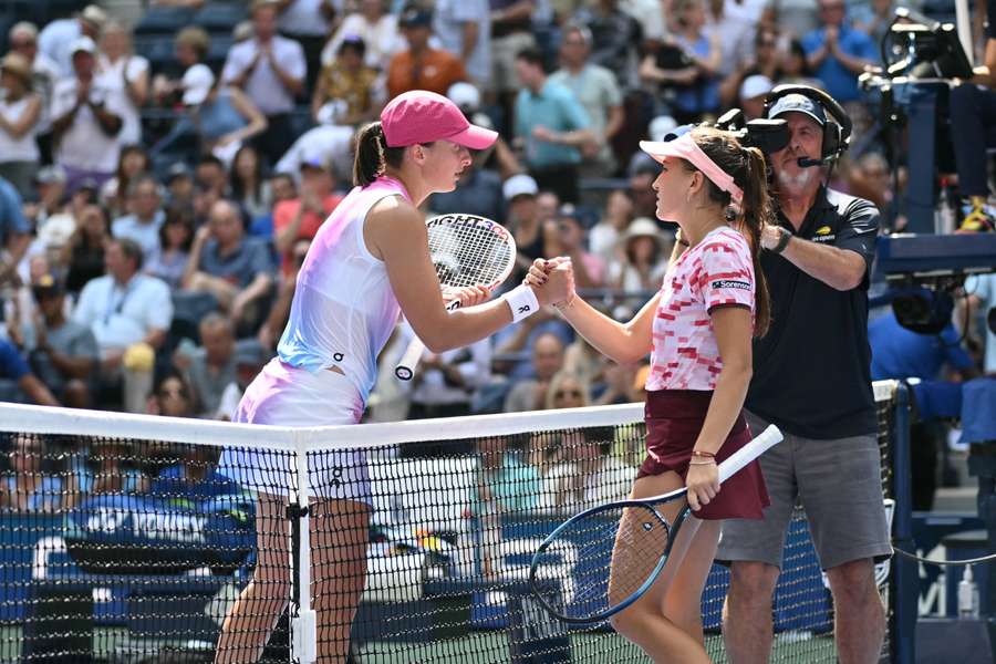 Iga Swiatek hat die zweite Runde bei den US Open in New York erreicht.