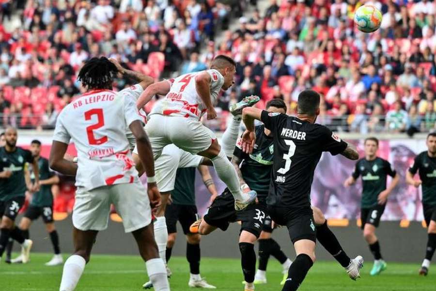 Leipzig scored two late goals against Bremen