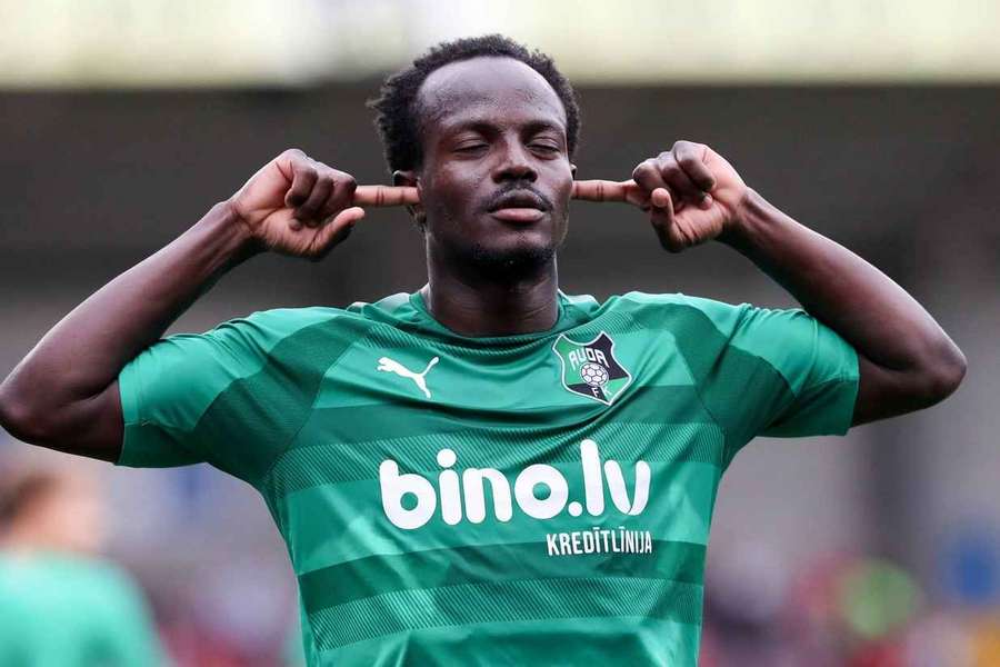 Abiodun Ogunniyi sărbătorește un gol marcat în Conference League Abiodun Ogunniyi sărbătorește un gol marcat în Conference League
