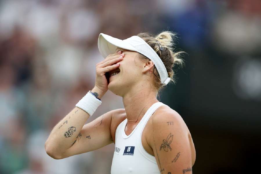 Vondrousova var overvældet af følelser efter sin sejr i kvartfinalen.