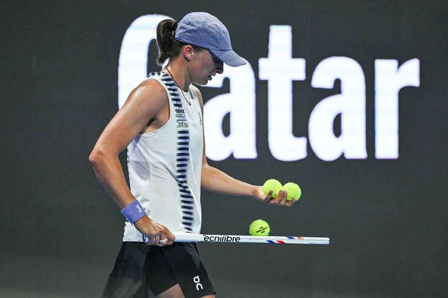 Tenis Flash: Świątek gra o ćwierćfinał w Dosze, a Hurkacz zaczyna turniej w Rotterdamie