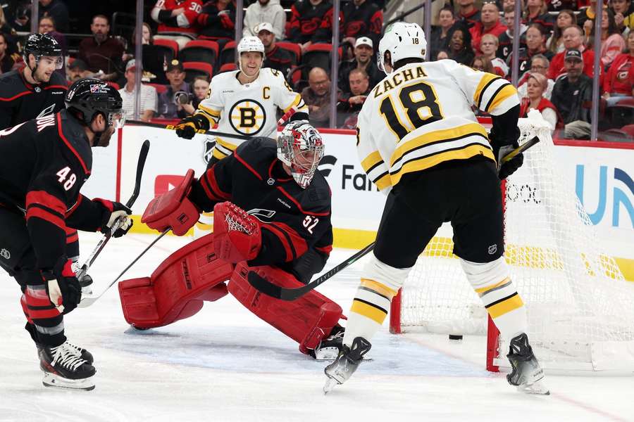Zachův gól a Pastrňákova přihrávka porážku Bostonu neodvrátily.