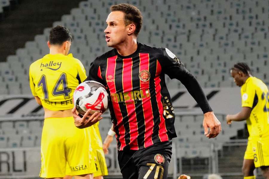 Serginho festeja pelo Karagumruk