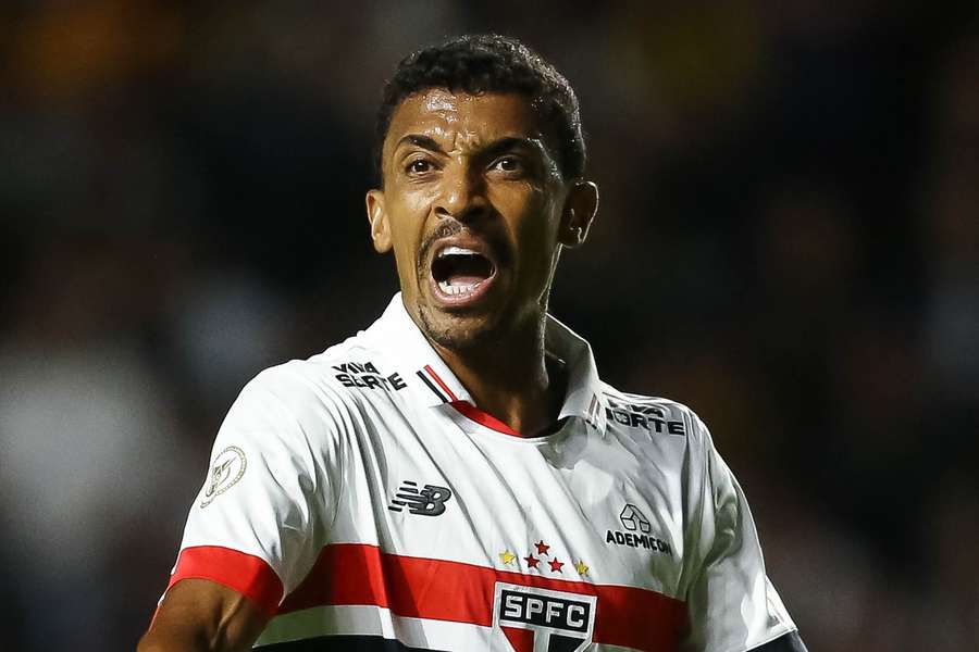 Luiz Gustavo ficará em observação e passará por novas avaliações