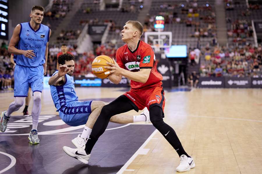 Elias Valtonen seguirá jugando en el Covirán Granada