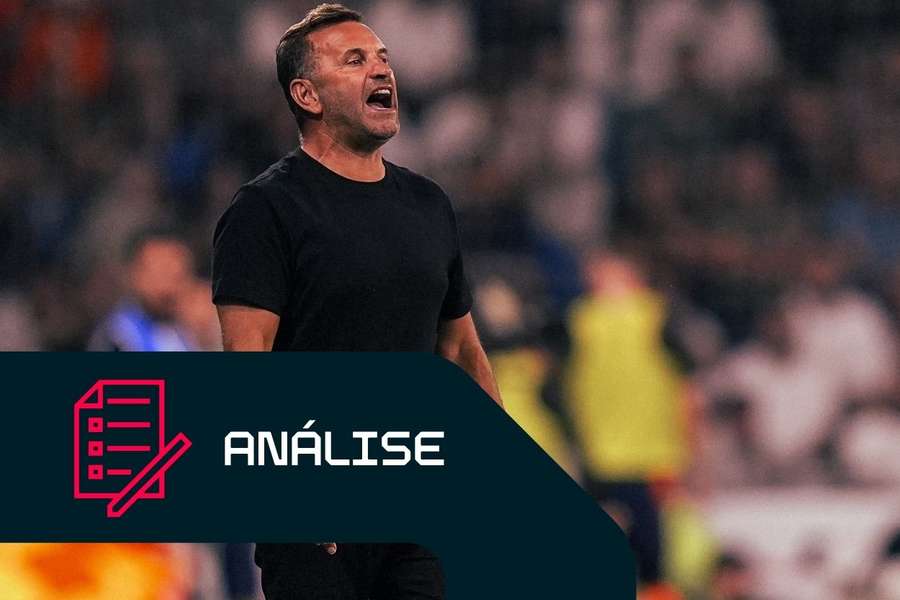 Okan Buruk no banco do Galatasaray Okan Buruk no banco do Galatasaray