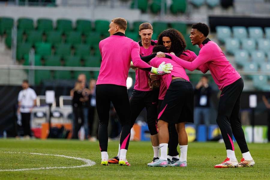 Chelsea players training before the UEFA Conference League final