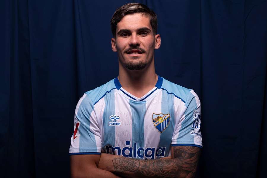 Chupe renueva su contrato con el Málaga hasta 2029