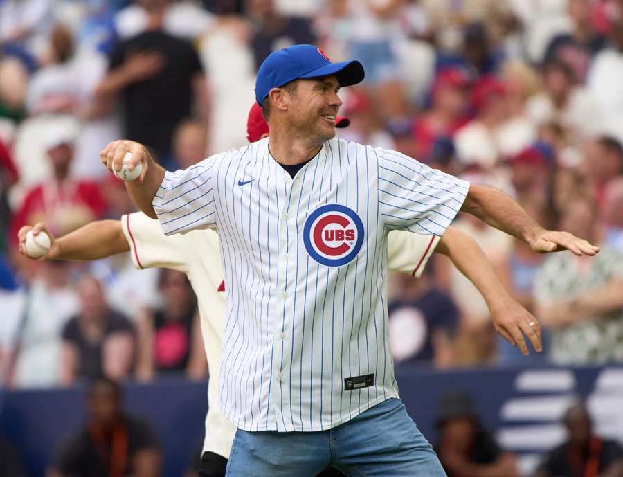 Jimmy Anderson threw out the ceremonial first pitch with Nathan Lyon