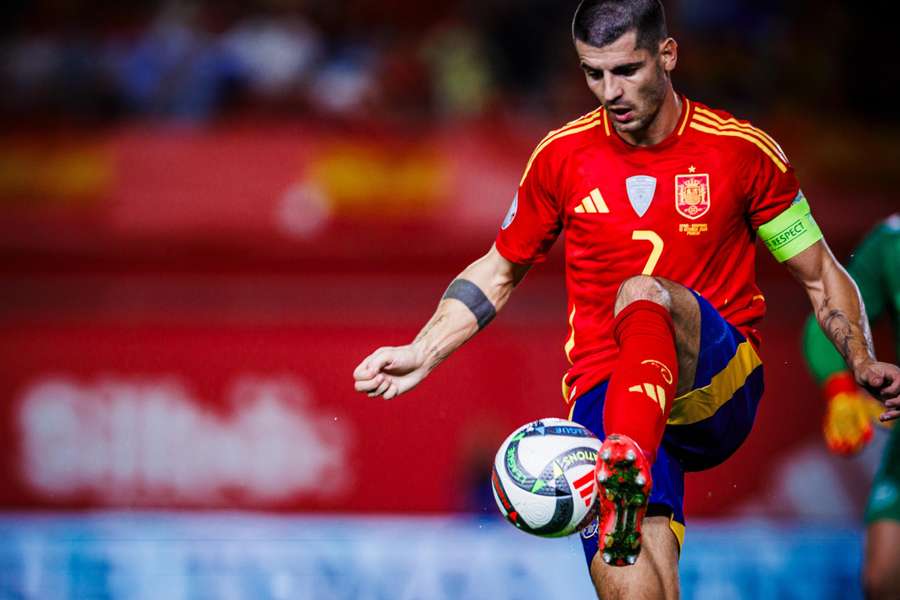 Murcia arropa y ovaciona a Álvaro Morata