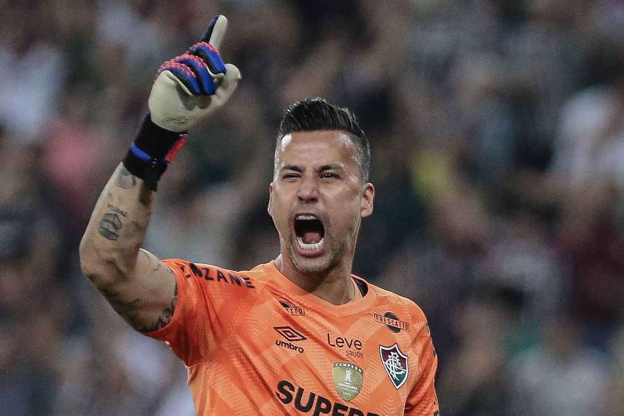Fábio renovou com Fluminense até o fim de 2026