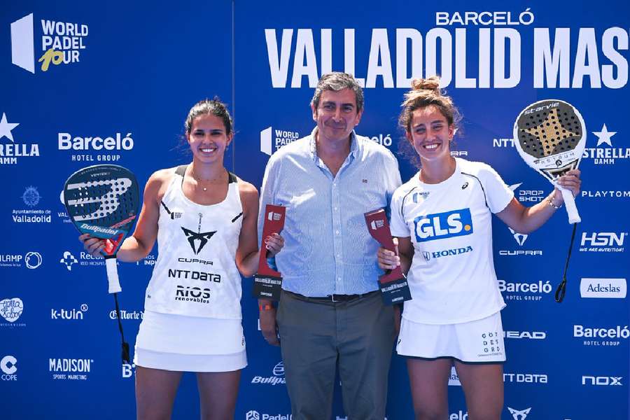Bea y Delfi, felices tras conquistar Valladolid
