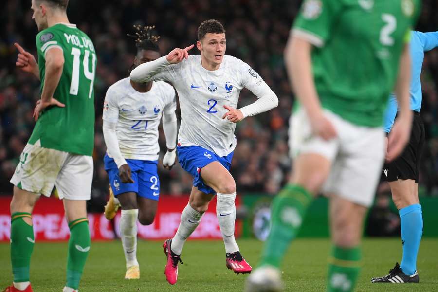 Pavard marcou golo da vitória suada de França na República da Irlanda